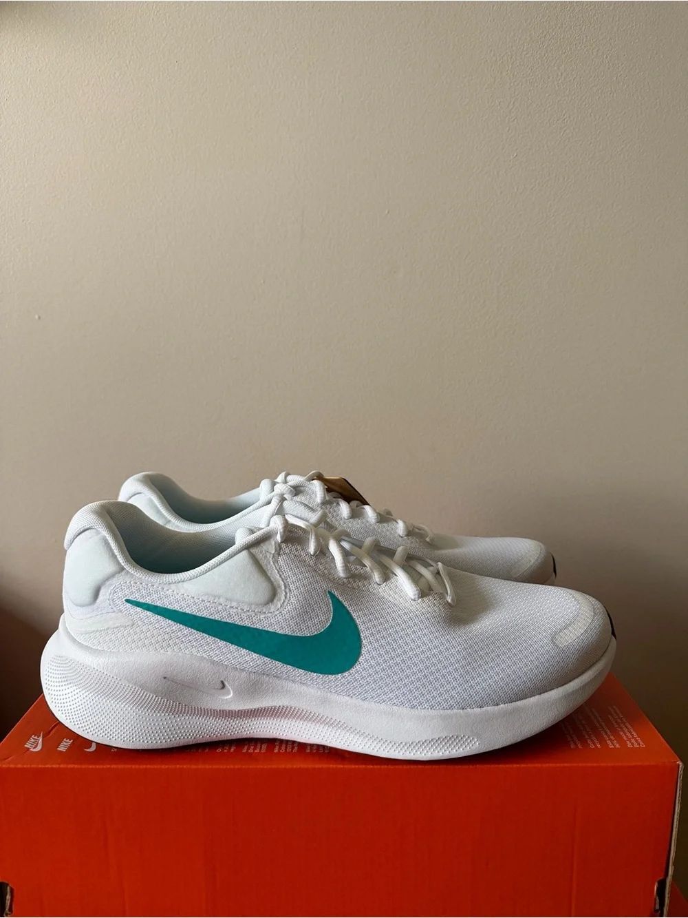 Nike Revolution 7 White Dusty Cactus FB2207-103 Men’s Size 8.5